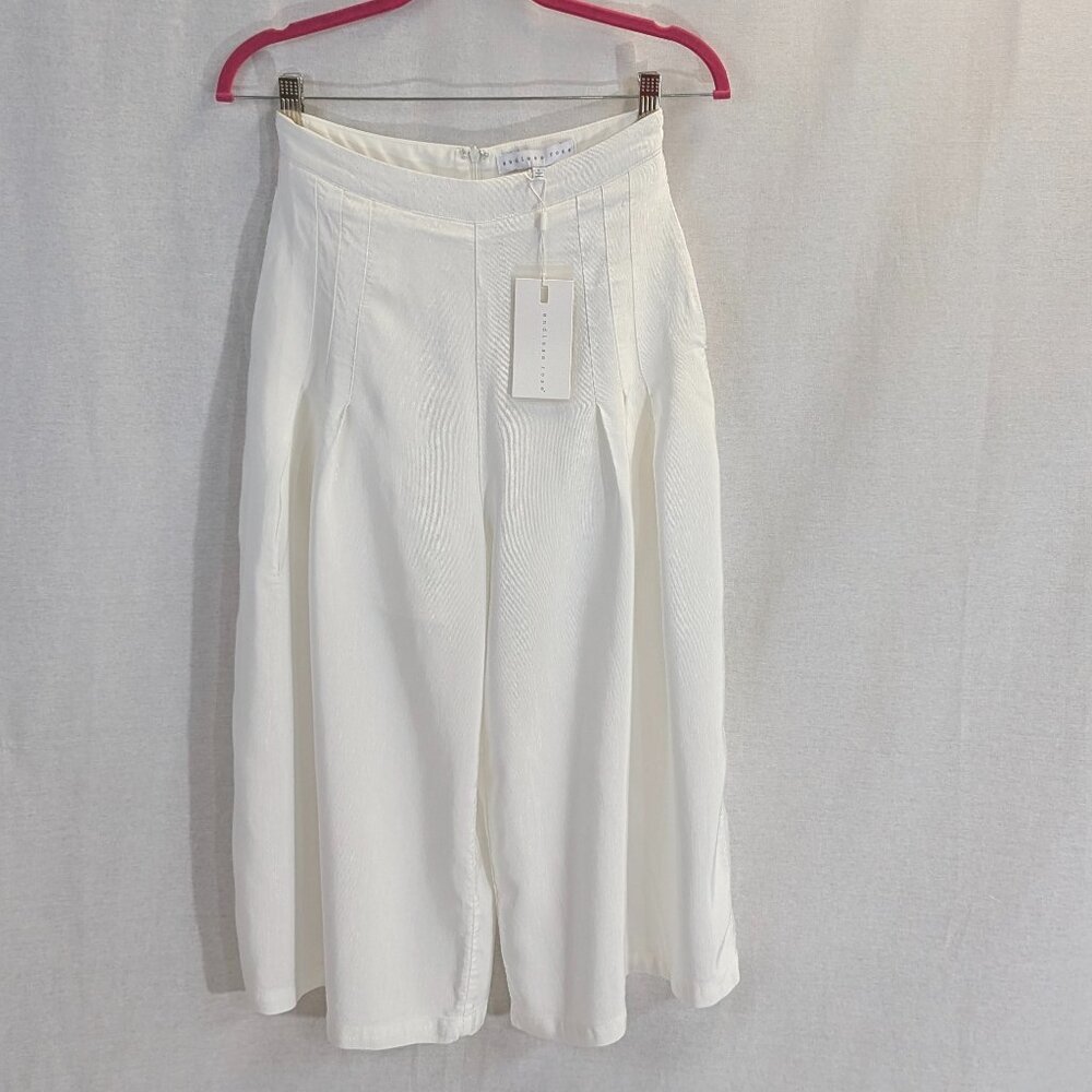 NWT Endless Rose Size Small Winter White Palazzo Capris